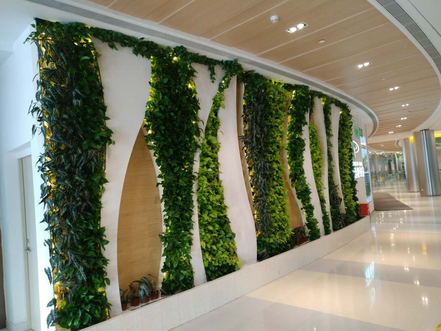 标普创新高迎“八月魔咒”! 暗流涌动 夏末需谨慎对冲