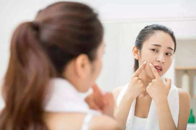 隔夜美股 | 三大指数表现不一 现货黄金一度突破3400美元