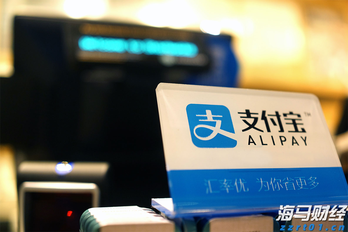 港珠澳大桥海关查获一起走私雪茄进境案