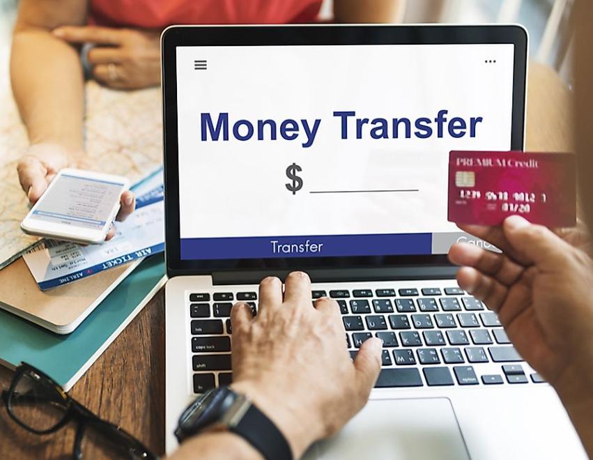 传统基金持续失去资金,比特币成为投资“救星”!过去一年获得22%超额收益